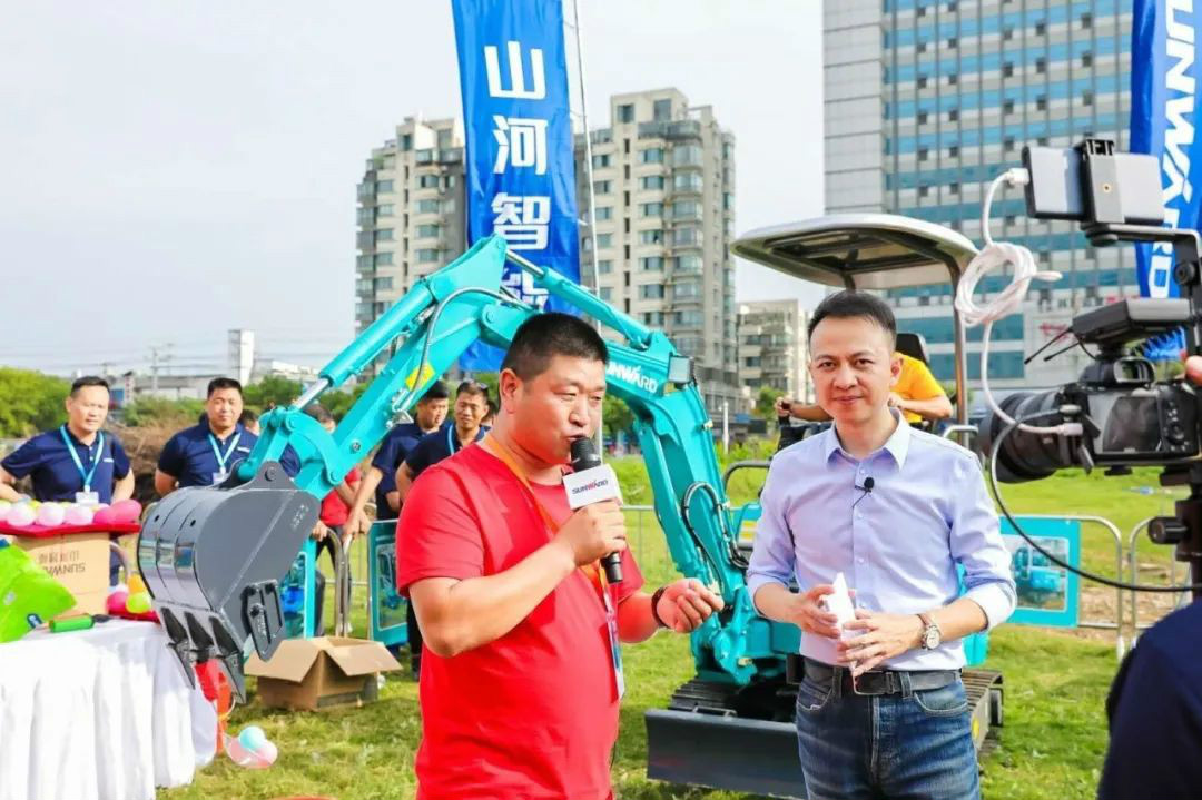2020全球微挖大会 新宝GG智能精品微挖赢得满堂彩