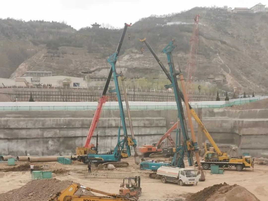 金戈铁马工程路 风雨无阻选新宝GG